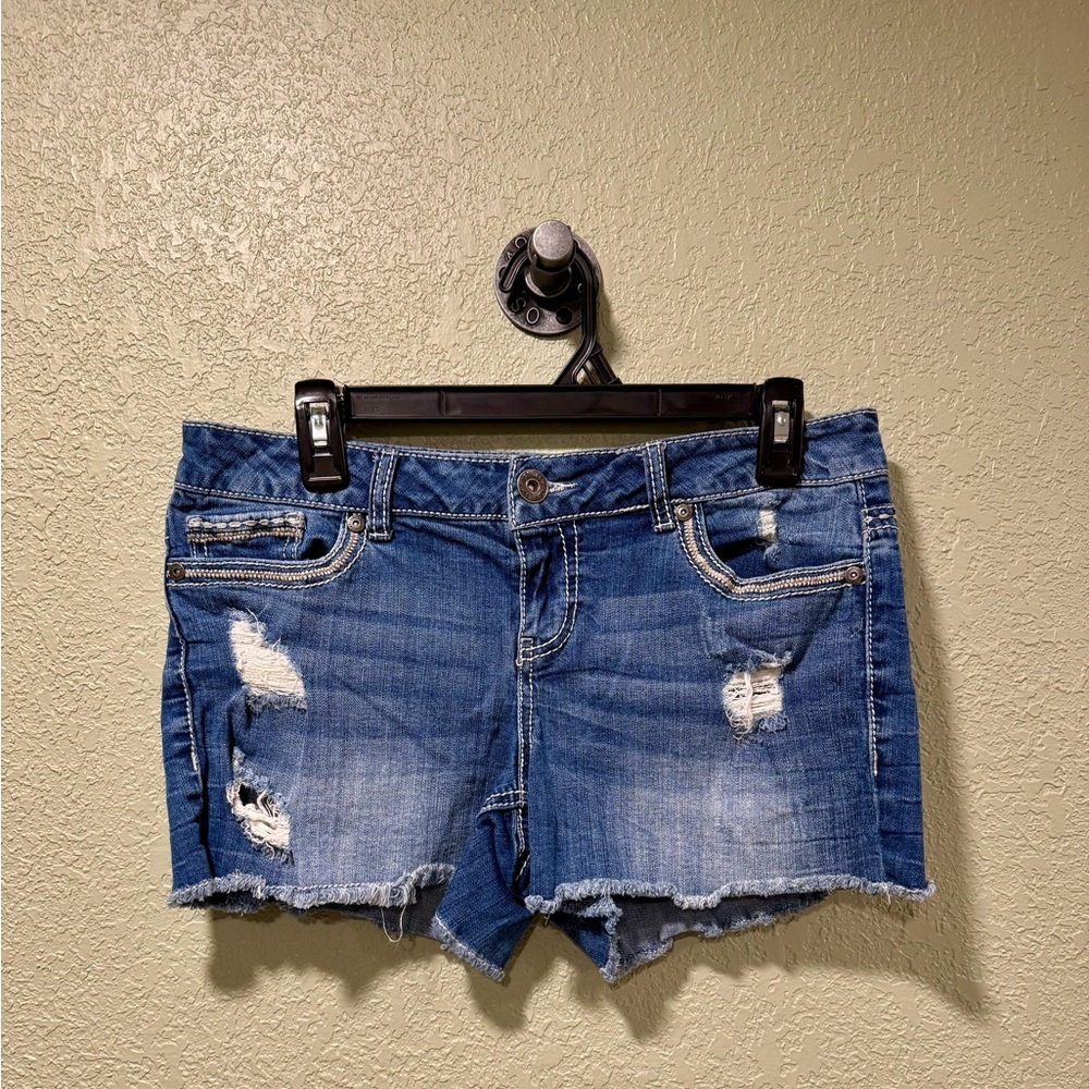 Maurices Distressed Blue Jean Shorts Size 7/8